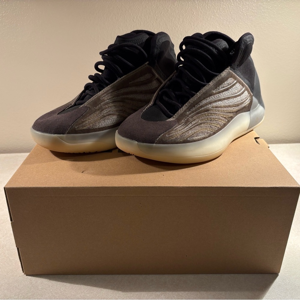 Yeezy Quantum Barium